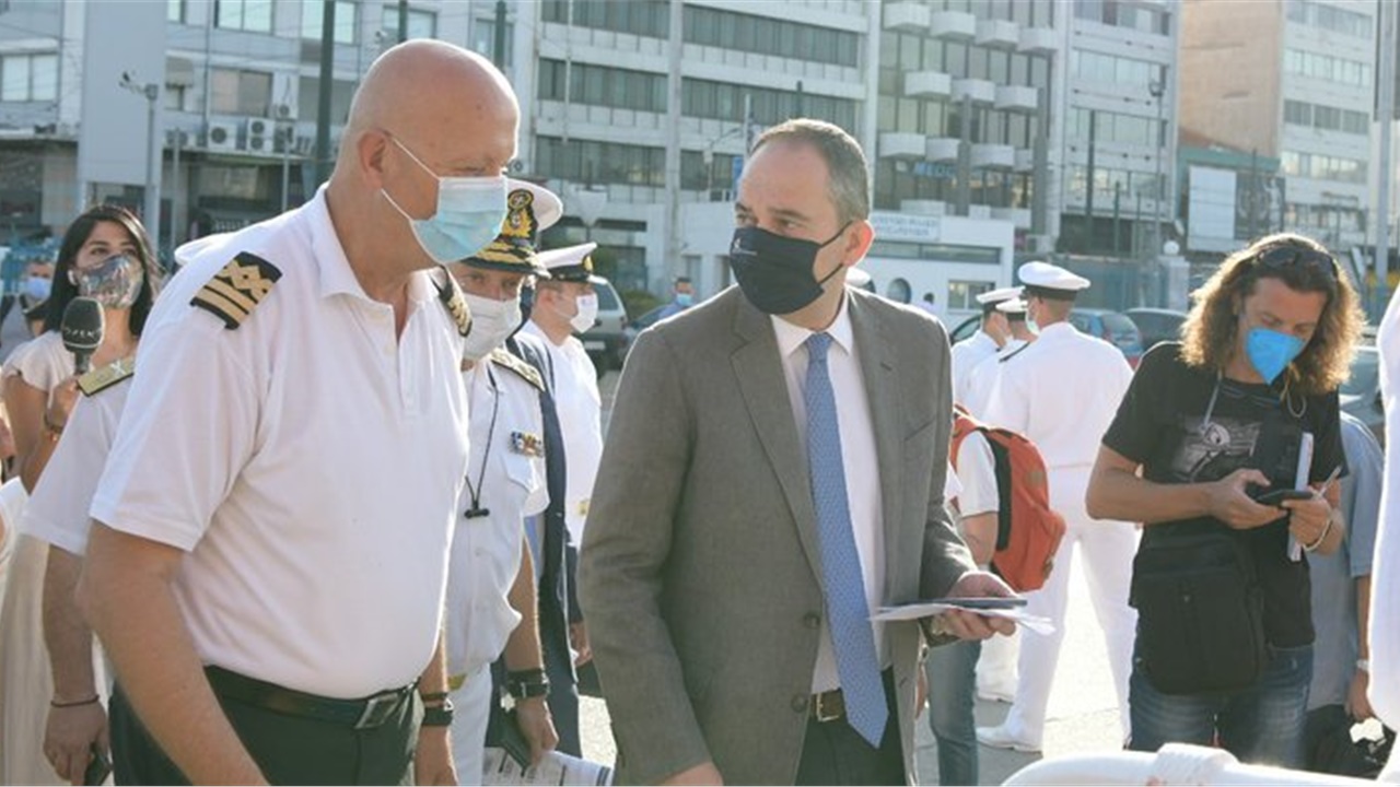 Τους ελέγχους στο λιμάνι του Πειραιά επιθεώρησε ο Γ. Πλακιωτάκης