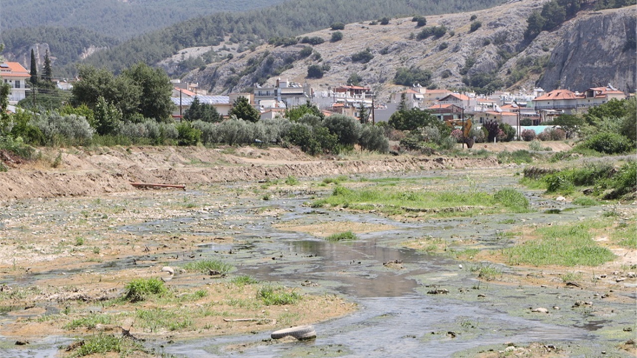 Επίσκεψη του Απόστολου Τζιτζικώστα στο αντιπλημμυρικό έργο στο...