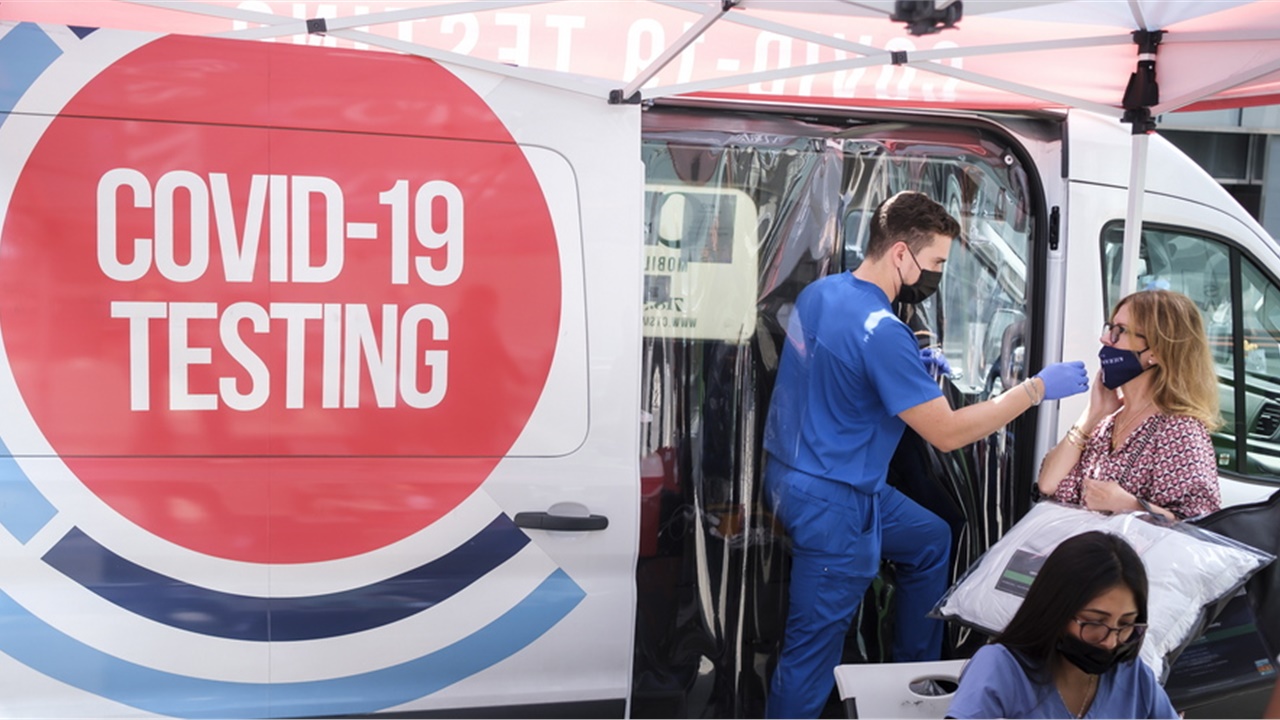 ΗΠΑ: Το CDC προειδοποιεί ότι έρχεται «η πανδημία των ανεμβολίαστων»