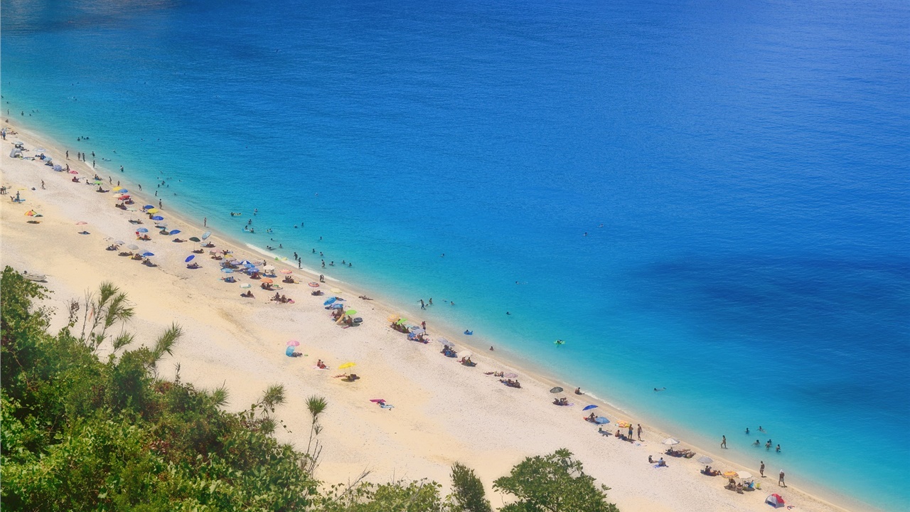 Σε 2,3 εκατομμύρια οι αφίξεις τουριστών στην Ελλάδα - Πρώτη αγορά...