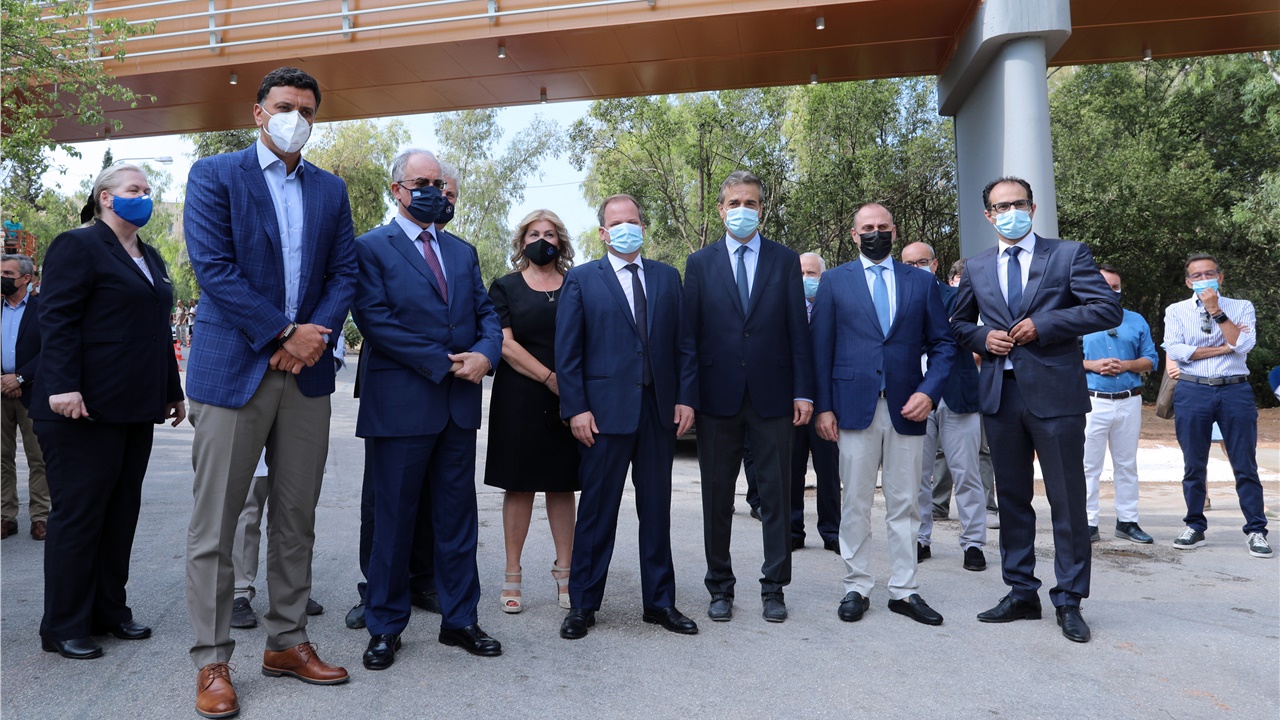 Εγκαινιάσθηκε η σύγχρονη πεζογέφυρα, δωρεά της Βουλής, στο νοσοκομείο...