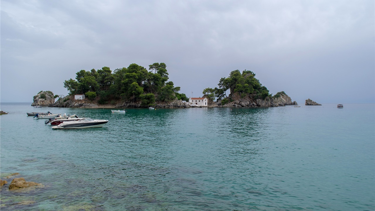 Στην κορυφή της προτίμησης των Ελλήνων τουριστών βρίσκεται η...