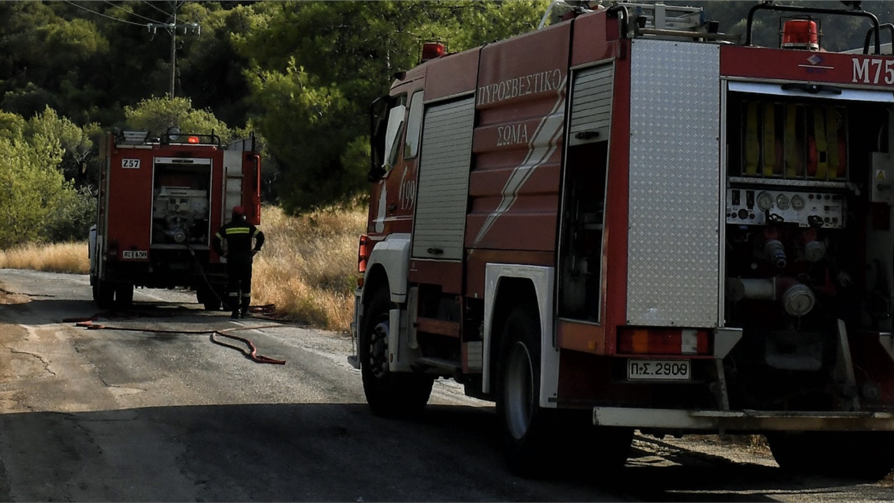 Πυρκαγιά στη Σταμάτα Αττικής, κοντά σε κατοικίες