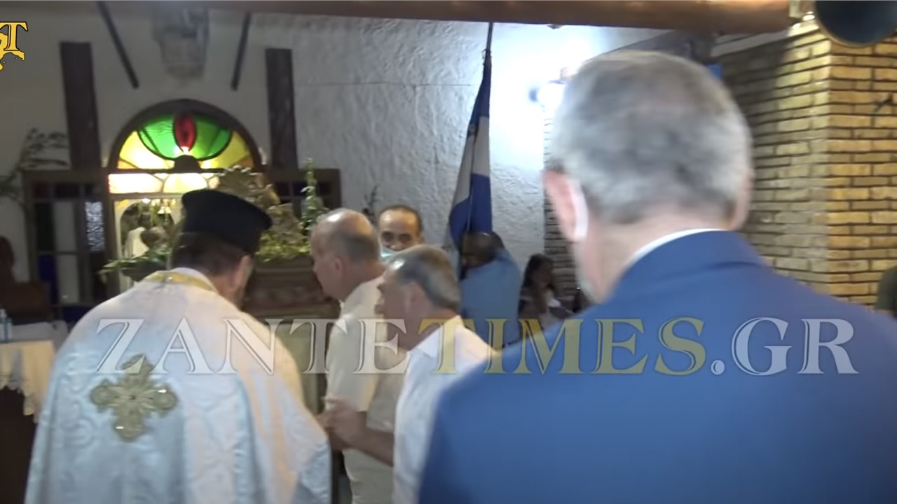 Ζάκυνθος: Ένταση μεταξύ αντιεμβολιαστή και ιερέα - Δείτε το βίντεο