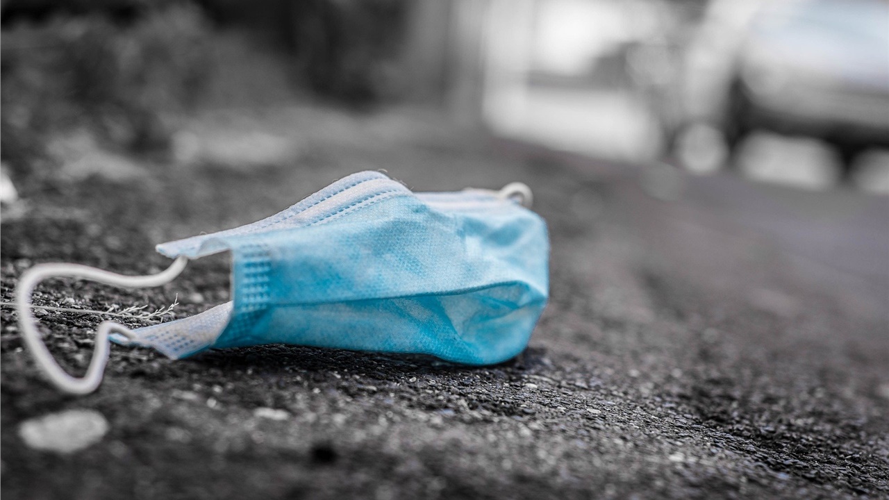 Το CDC συστήνει εκ νέου τη χρήση μασκών σε εσωτερικούς χώρους...