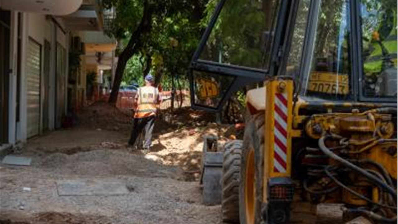 Αποκατάσταση πεζοδρομίων και περιβαλλοντική αναβάθμιση σε 410...