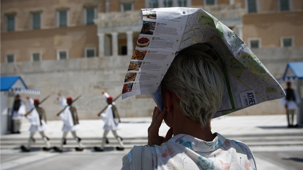 Ακραίος καύσωνας πλήττει τη χώρα -  Ένας από τους ισχυρότερους...