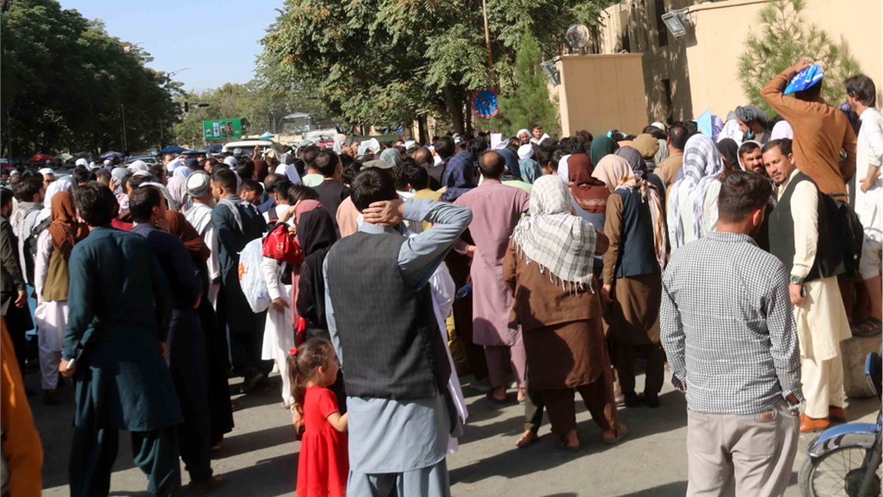 Δύο Αφγανοί που ζουν στη Θεσσαλονίκη μιλούν για τα γεγονότα στο...