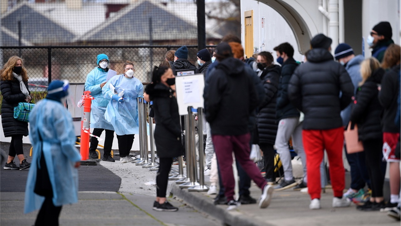 ΗΠΑ: Όλο και περισσότερες επιχειρήσεις καθιερώνουν τον υποχρεωτικό...