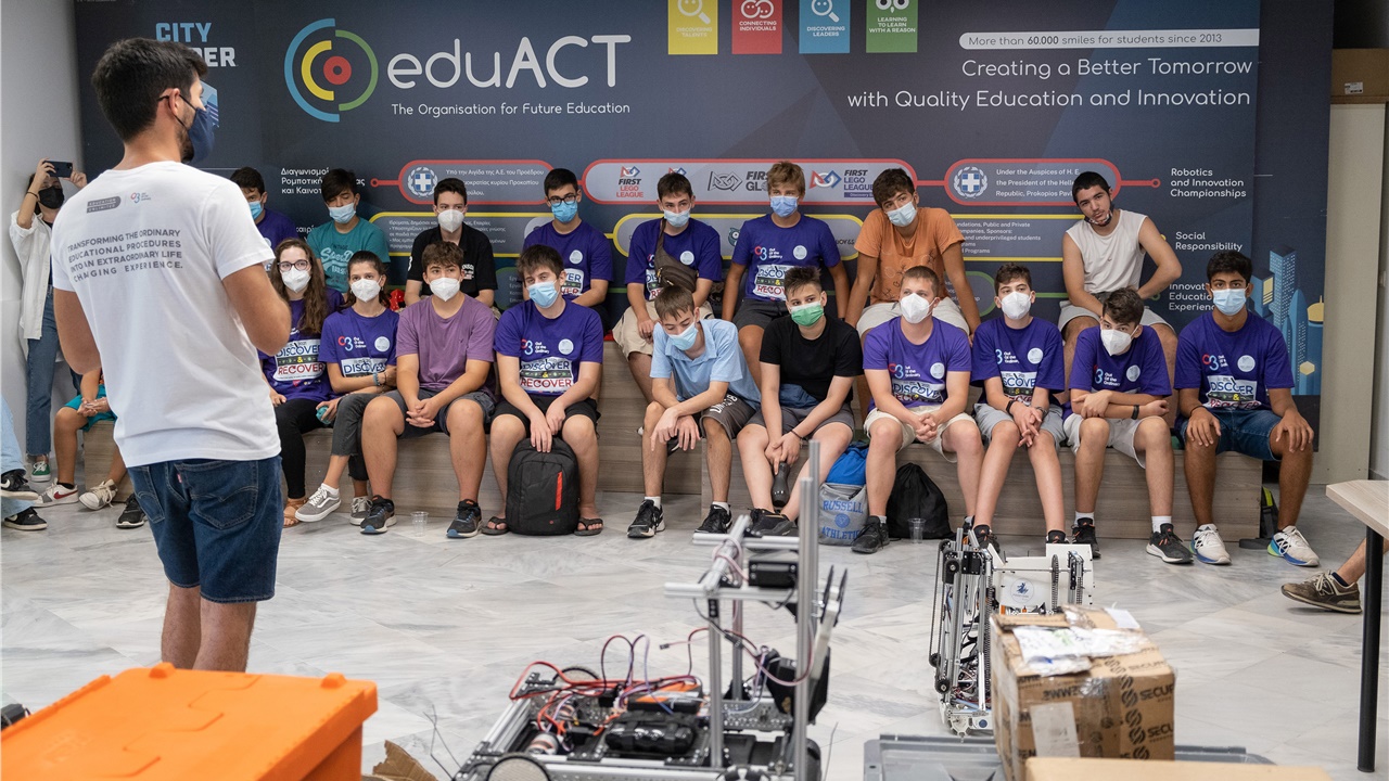 Με το ρομπότ της Πανάκειας κατεβαίνει στην Ολυμπιάδα ρομποτικής...