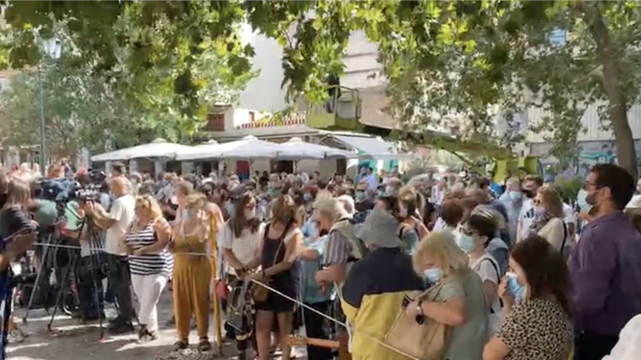 Σε λαϊκό προσκύνημα η σορός του Μίκη Θεοδωράκη - Ζωντανή εικόνα...