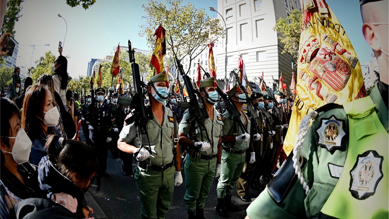 Η Ισπανία τιμά με στρατιωτική παρέλαση την εθνική γιορτή της,...