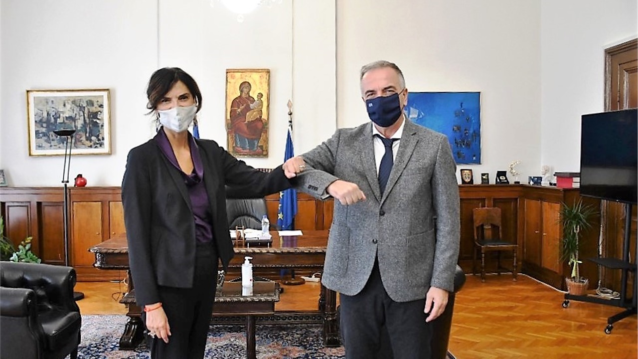 Συνάντηση του Σταύρου Καλαφάτη με την Πρέσβη της Ιταλίας - Στο...