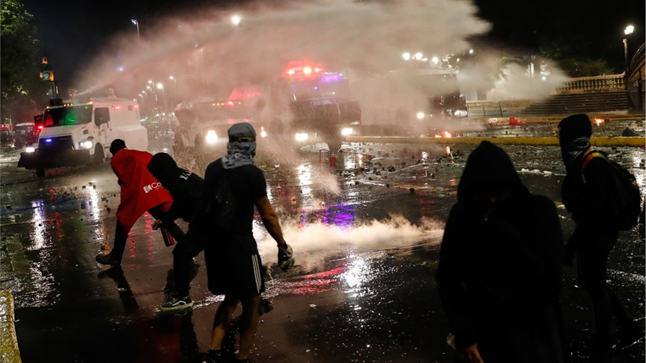 Χιλή: Επεισόδια στη δεύτερη επέτειο της κοινωνικής εξέγερσης...