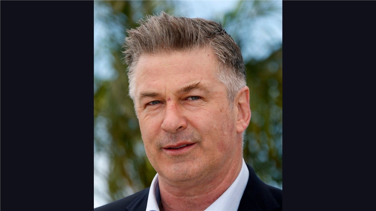 Ο Άλεκ Μπόλντουιν πυροβόλησε θανάσιμα στο γύρισμα ταινίας τη...