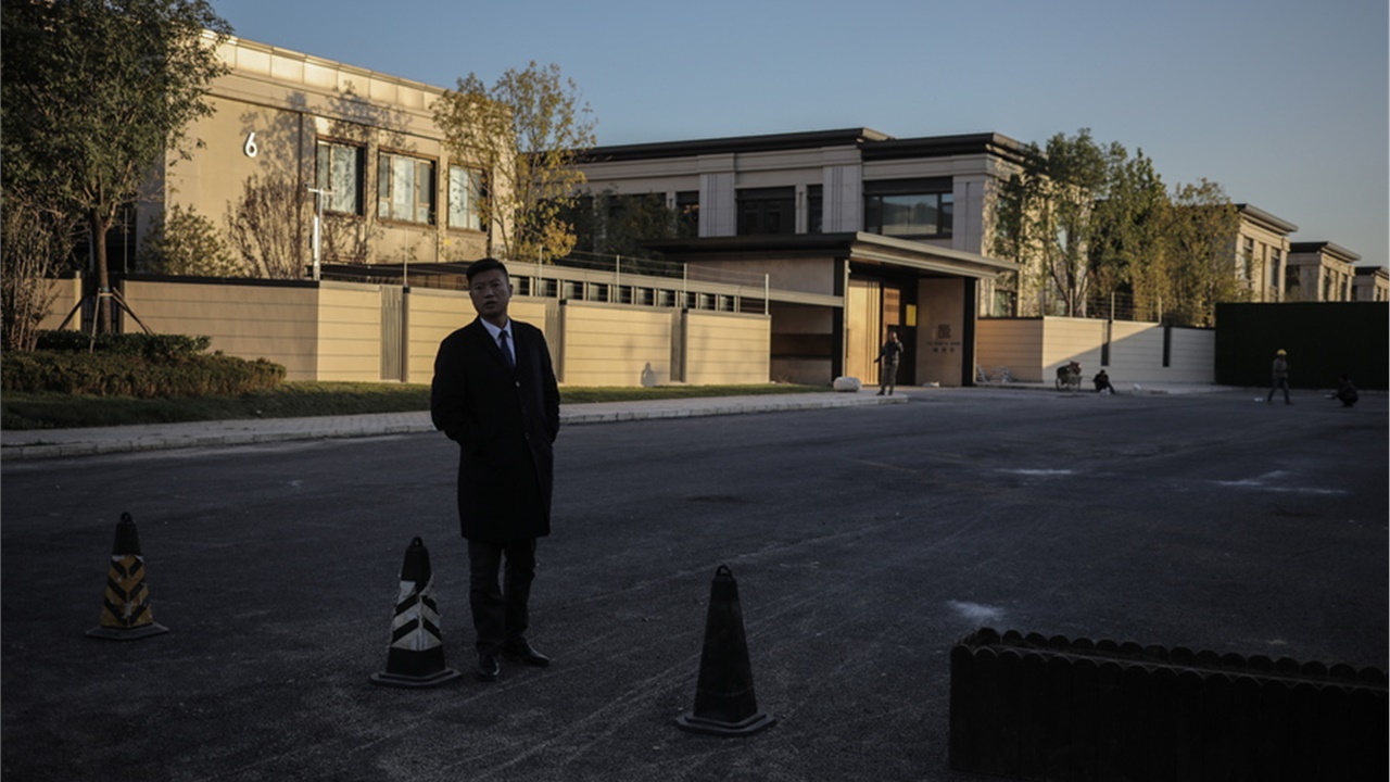 Περιοχές της Κίνας επιβάλλουν αυστηρότερους περιορισμούς για...