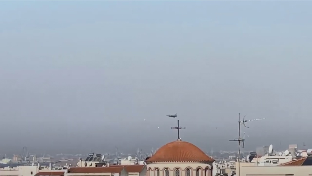 Βίντεο: Πτήση του F-16 «ΖΕΥΣ» στον ουρανό της Θεσσαλονίκης