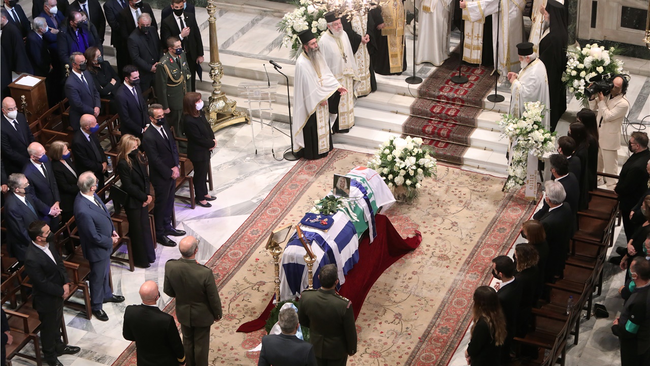 Σε κλίμα βαθιάς συγκίνησης το ύστατο «αντίο» στη Φώφη Γεννηματά