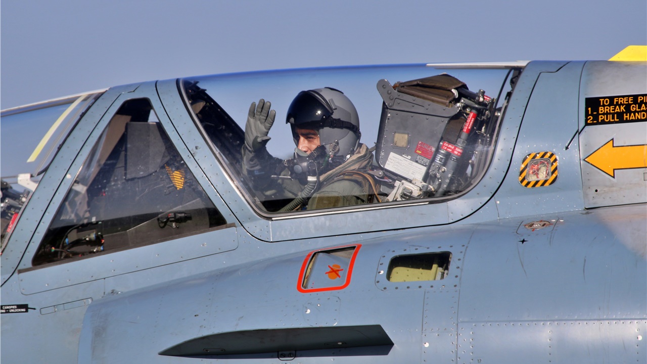 Εντυπωσιακές φωτογραφίες: Πτήση με Mirage 2000–5 μαζί με τους...