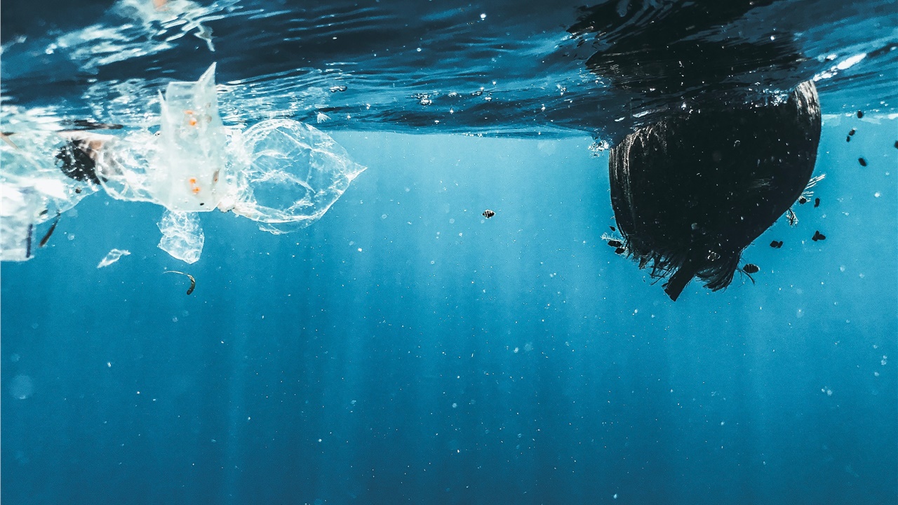 Χιλιάδες τόνοι επιπλέον πλαστικών αποβλήτων λόγω της πανδημίας...