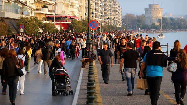 Leoforos Nikis only for pedestrians on Sunday, May 4