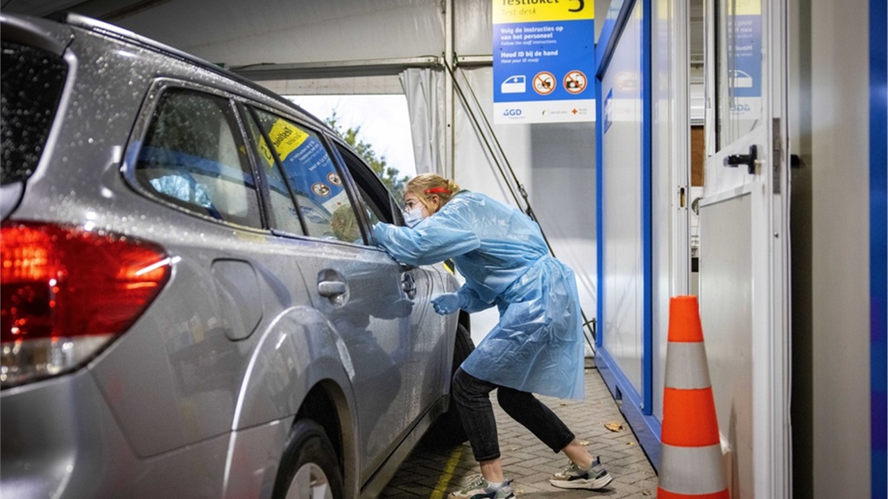 Ολλανδία: Αντιμέτωπη με έλλειψη διαγνωστικών τεστ η χώρα, καθώς...