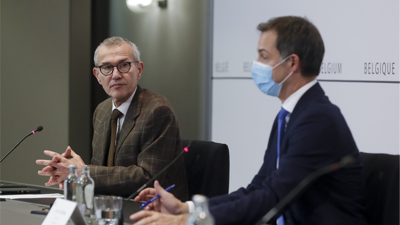 Βέλγιο: Επιστροφή στην τηλεργασία και μάσκες παντού για να αναχαιτιστεί...