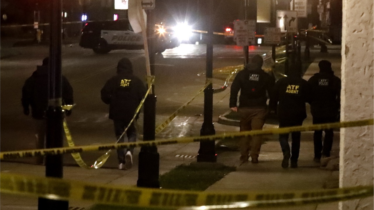 ΗΠΑ: Τουλάχιστον πέντε νεκροί και πάνω από 40 τραυματίες όταν...