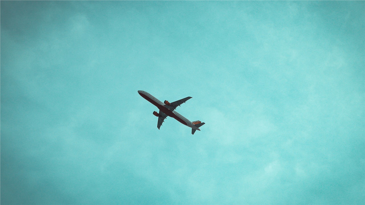 Η παραλλαγή Όμικρον προκαλεί νέες «αναταράξεις» στον αεροπορικό...