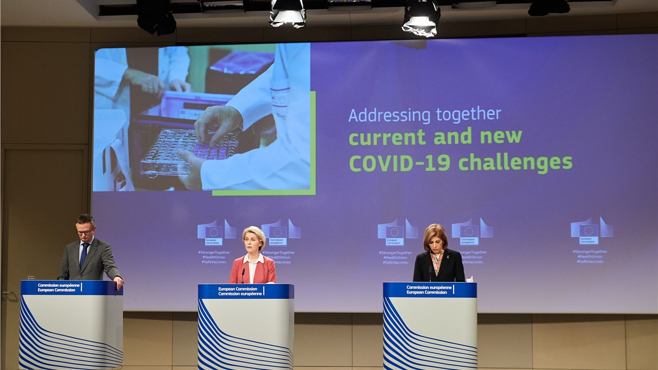 Πρόεδρος της Κομισιόν: Η υποχρεωτικότητα του εμβολιασμού είναι...