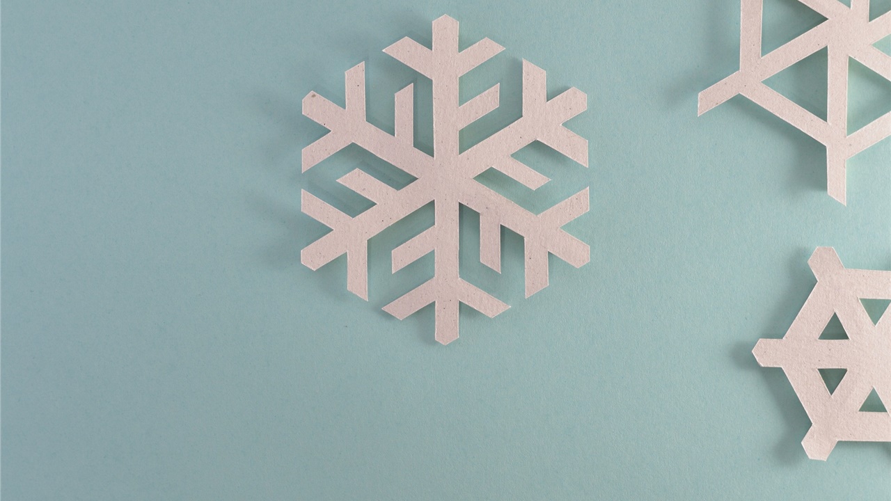 Αλυσίδα από 2.190 χάρτινες χιονονιφάδες κατέρριψε παγκόσμιο ρεκόρ...