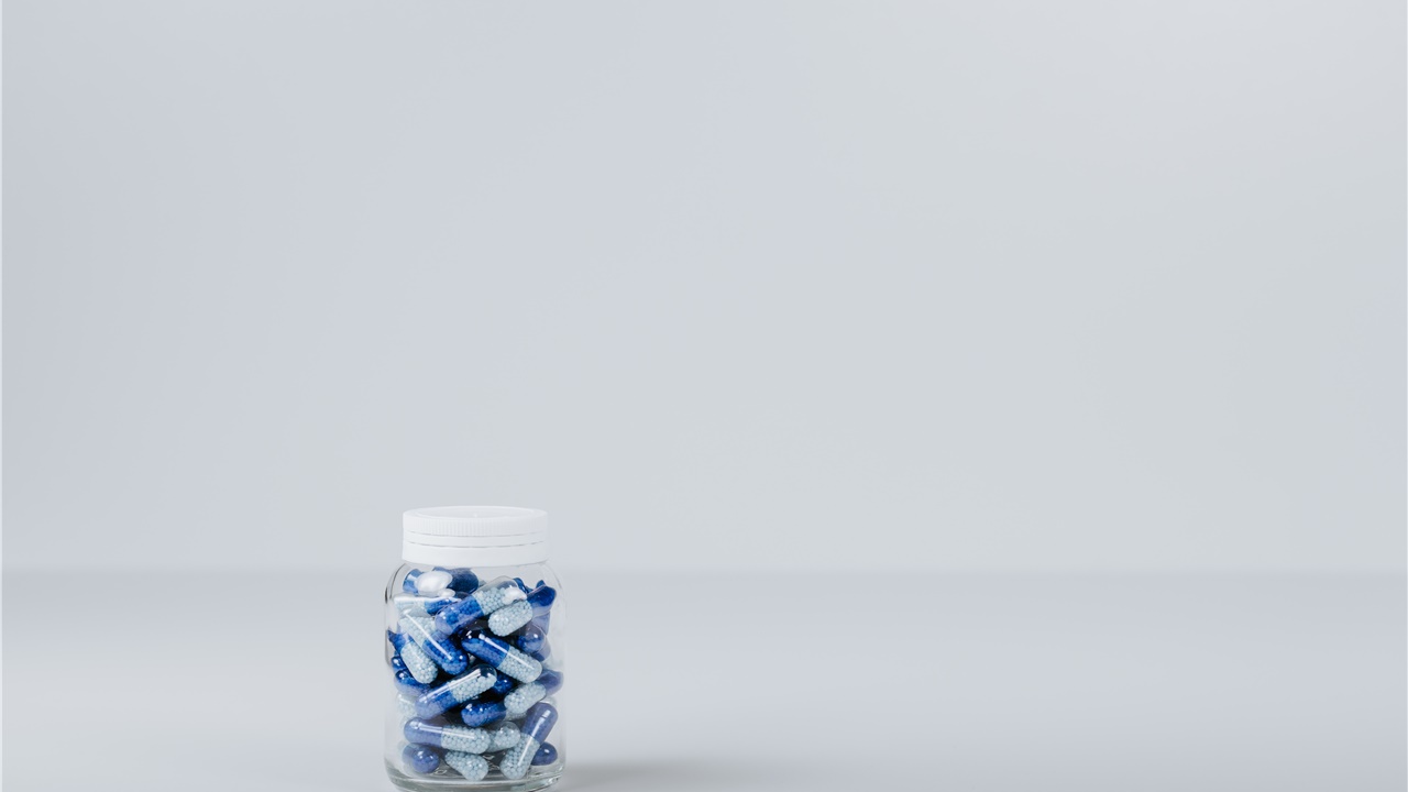 Η Pfizer ανακοίνωσε ότι το χάπι της κατά της Covid-19 είναι σχεδόν...