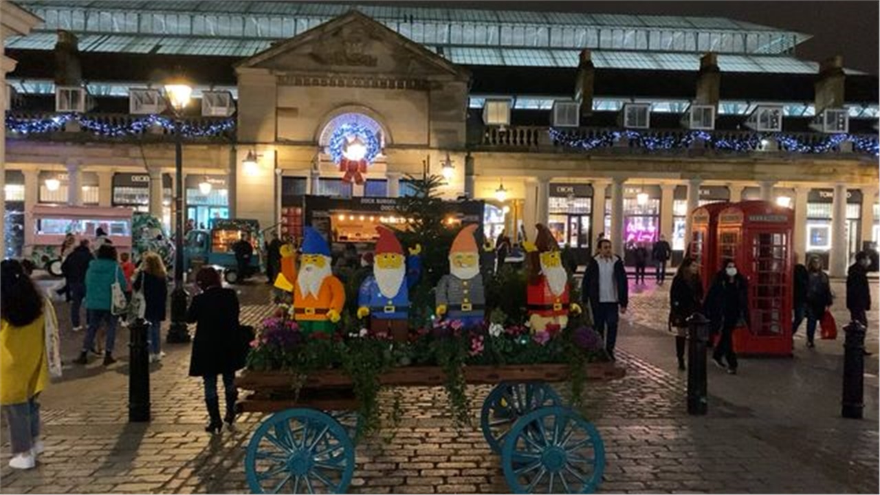Βόλτα στο στολισμένο Λονδίνο  #london #coventgarden #christ...