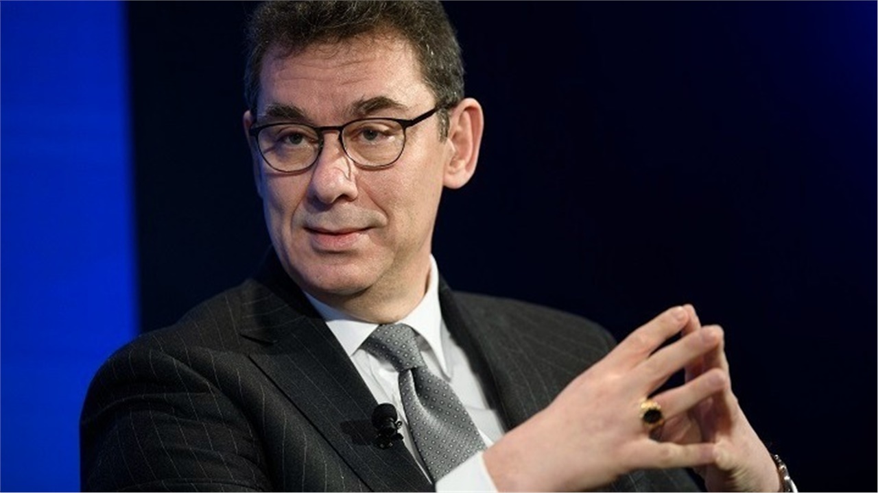 Άλμπερτ Μπουρλά: Με τα εμβόλια mRNA θέλουμε να καταπολεμήσουμε...