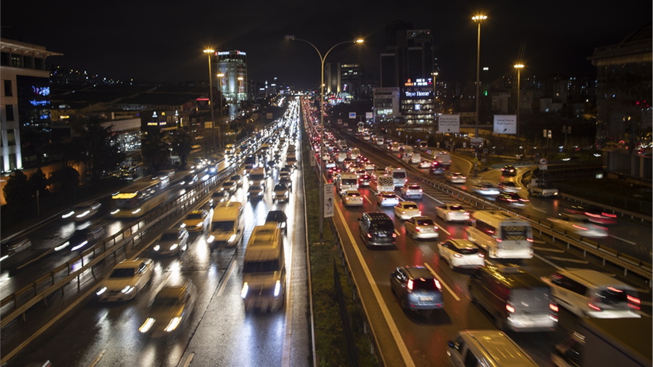 Τουρκία: Επιταχύνεται η υποτίμηση της λίρας μετά τη μείωση των...
