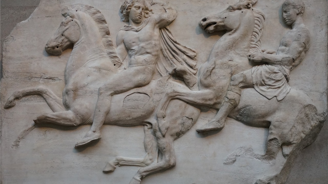 NYT για τα Γλυπτά του Παρθενώνα: Ενώ η Ευρώπη επιστρέφει τεχνουργήματα,...