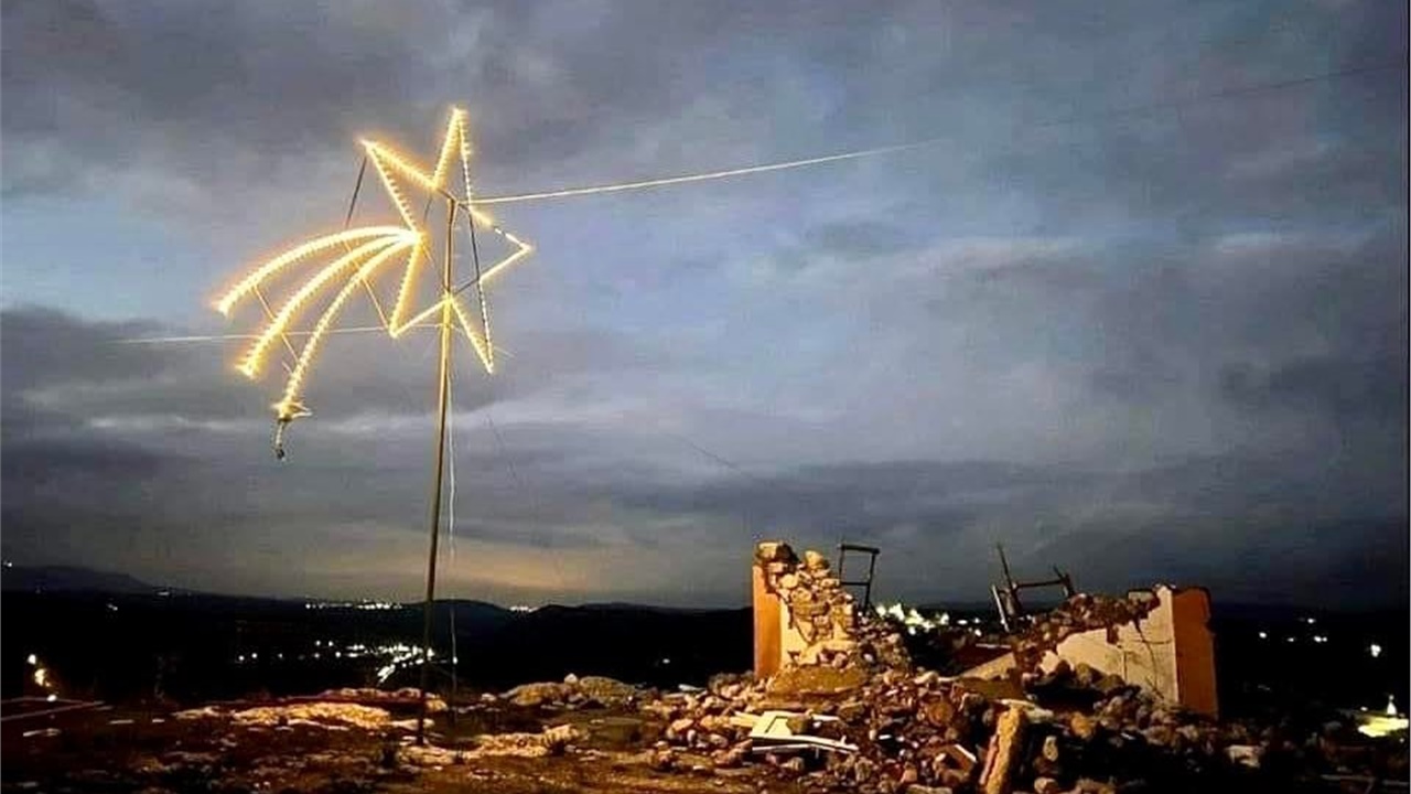 Αρκαλοχώρι: Άναψε το αστέρι των Χριστουγέννων ύψους έξι μέτρων