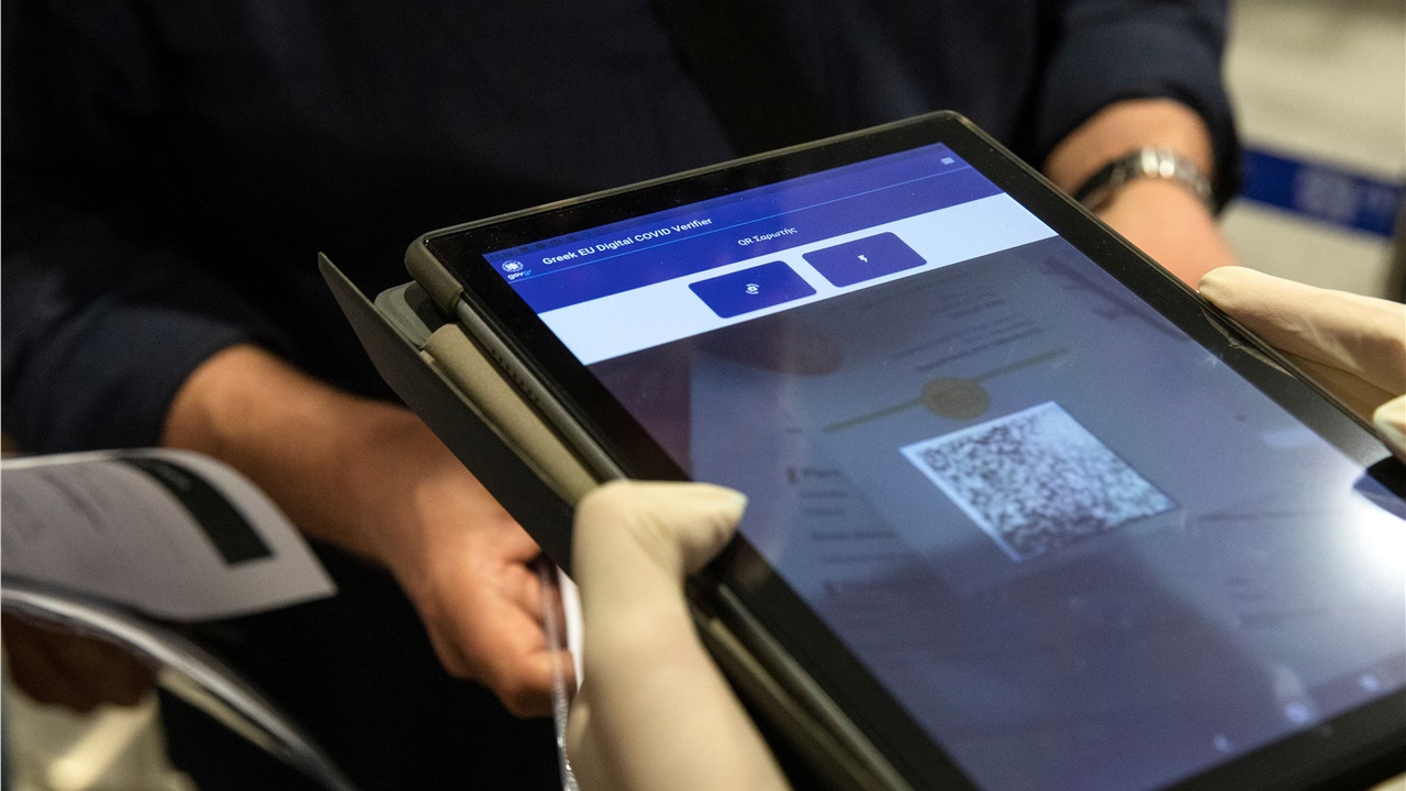 Κομισιόν: Εννέα μήνες η ισχύς του ευρωπαϊκού ψηφιακού πιστοποιητικού