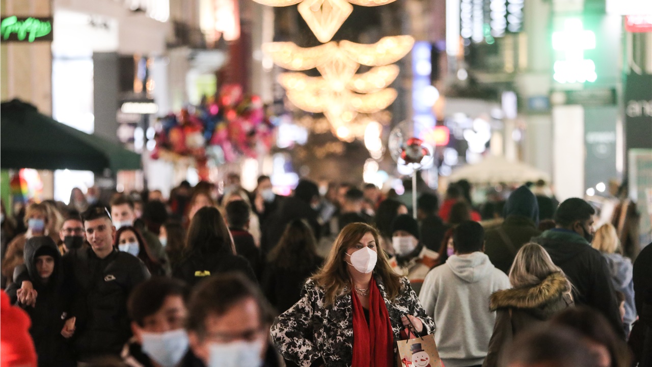Μάσκες παντού από σήμερα - Τι ισχύει για σουπερμάρκετ και μέσα...