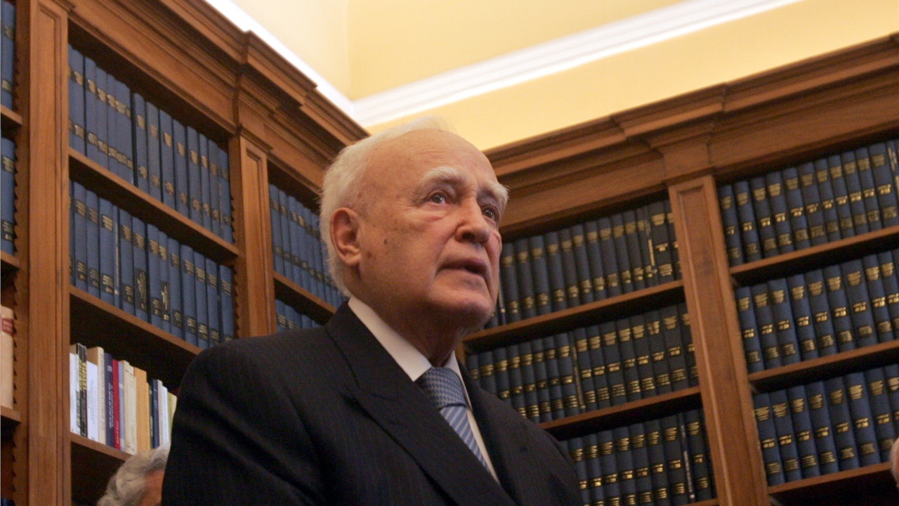 Με τιμές αρχηγού κράτους η κηδεία του Κάρολου Παπούλια - Τριήμερο...