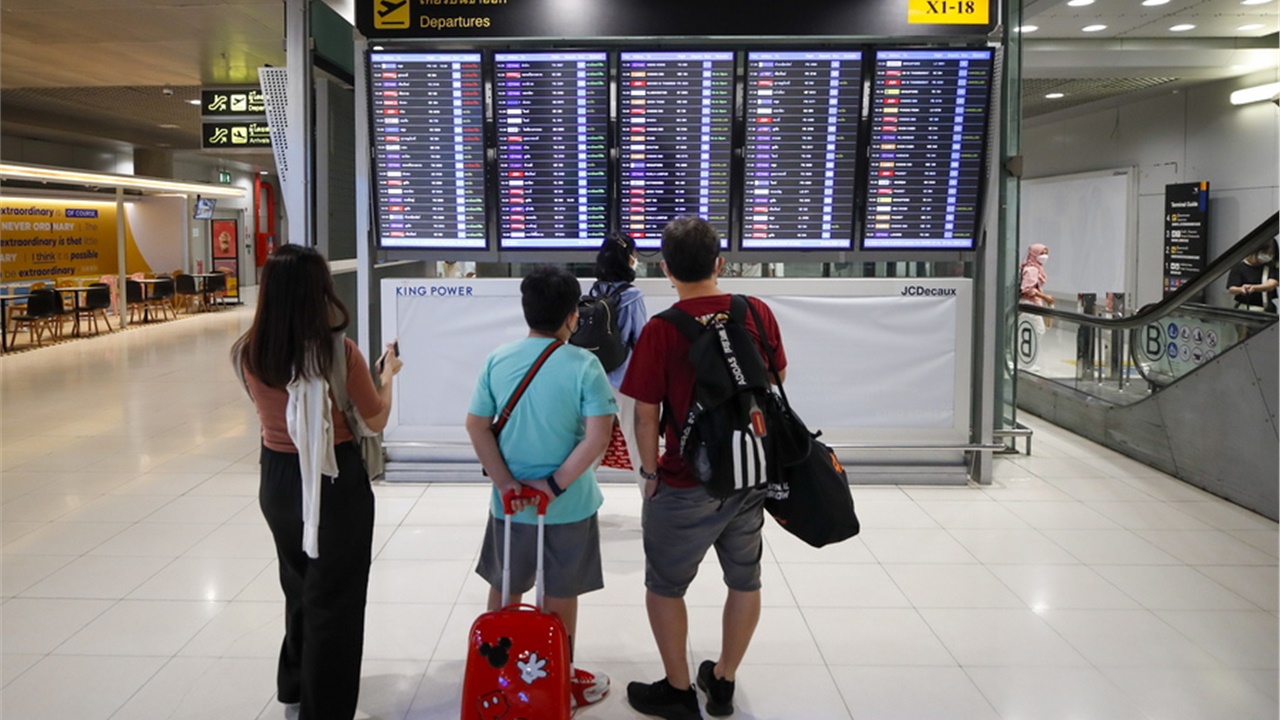 Covid-19: Πάνω από 2.100 πτήσεις ακυρώθηκαν σήμερα σε όλο τον...