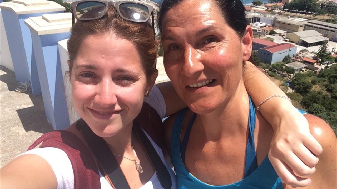 Αργεντινή: Τυφλή ηθοποιός χορεύει και διδάσκει ελληνικούς χορούς...