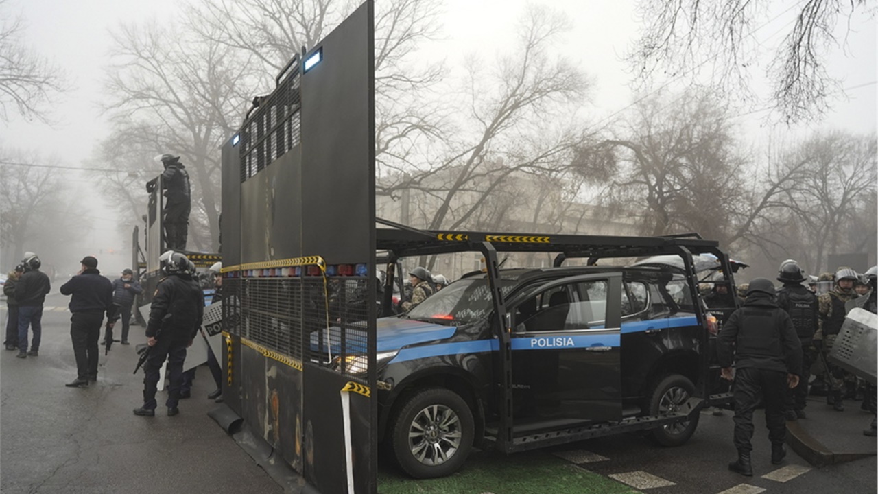 Χάος στο Καζακστάν - Δεκάδες νεκροί, πάνω από 1,000 οι τραυματίες