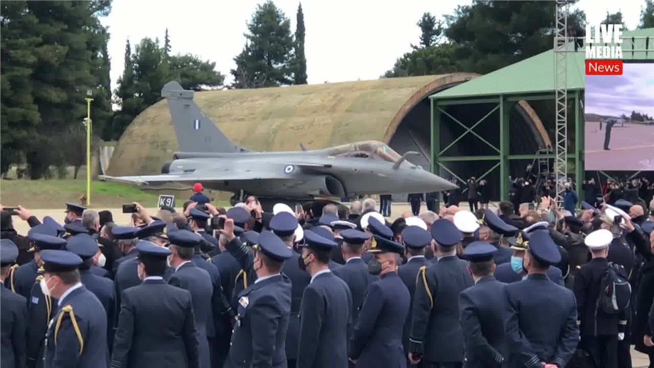Εντυπωσιακό βίντεο - Τα γαλλικά Rafale έφτασαν στην αεροπορική...