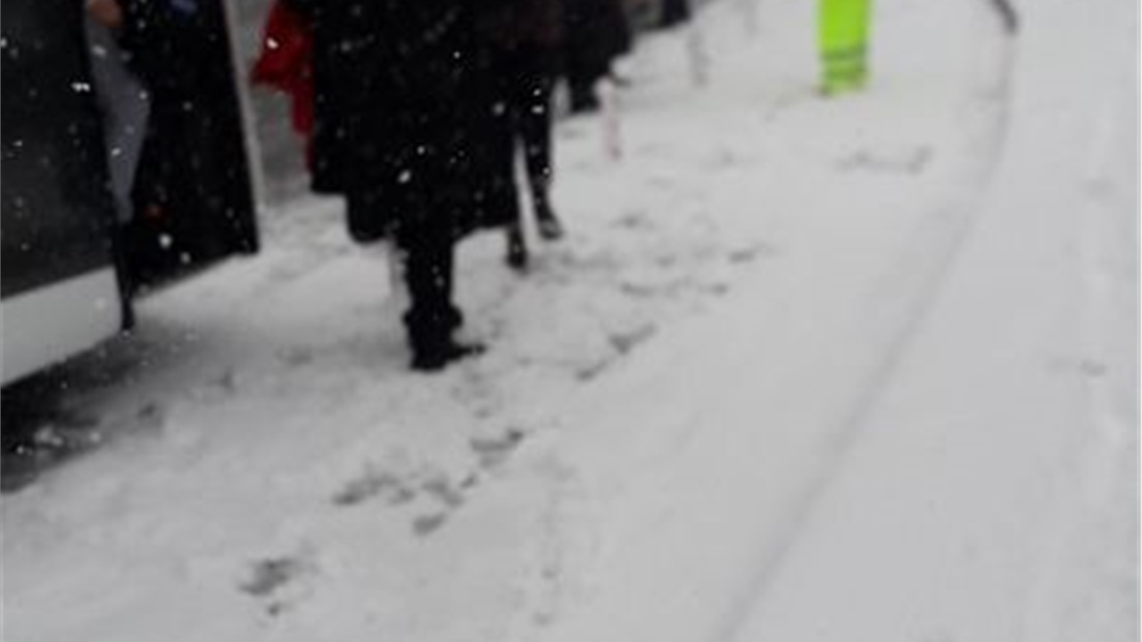 ❄Απεγκλωβισμός λεωφορείου από την Πολιτική Προστασία του Δήμου...