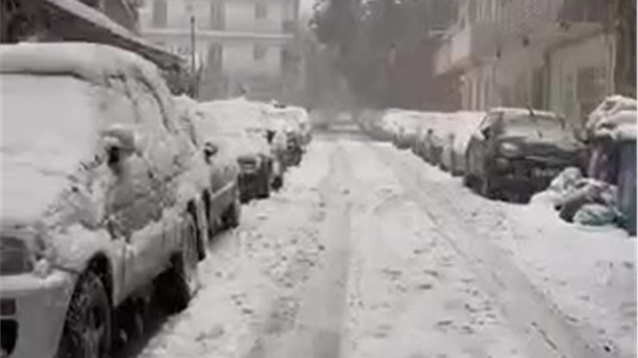 Λευκό τοπίο η Αθήνα