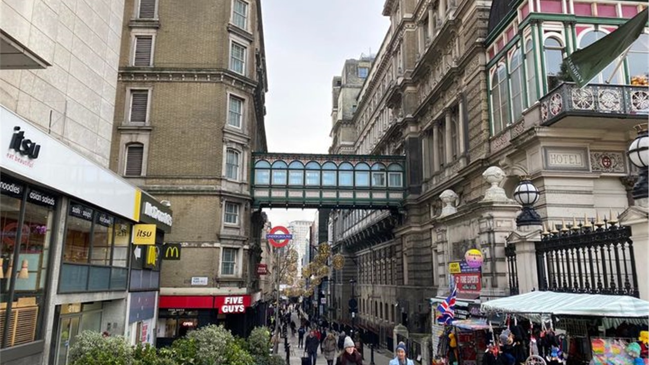 Λονδίνο - Μία ημέρα μετά την κατάργηση σχεδόν όλων των μέτρων...