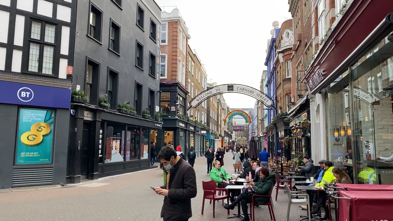 Η Αγγλία πλησιάζει στην «κανονικότητα» - Καταργήθηκαν σχεδόν...