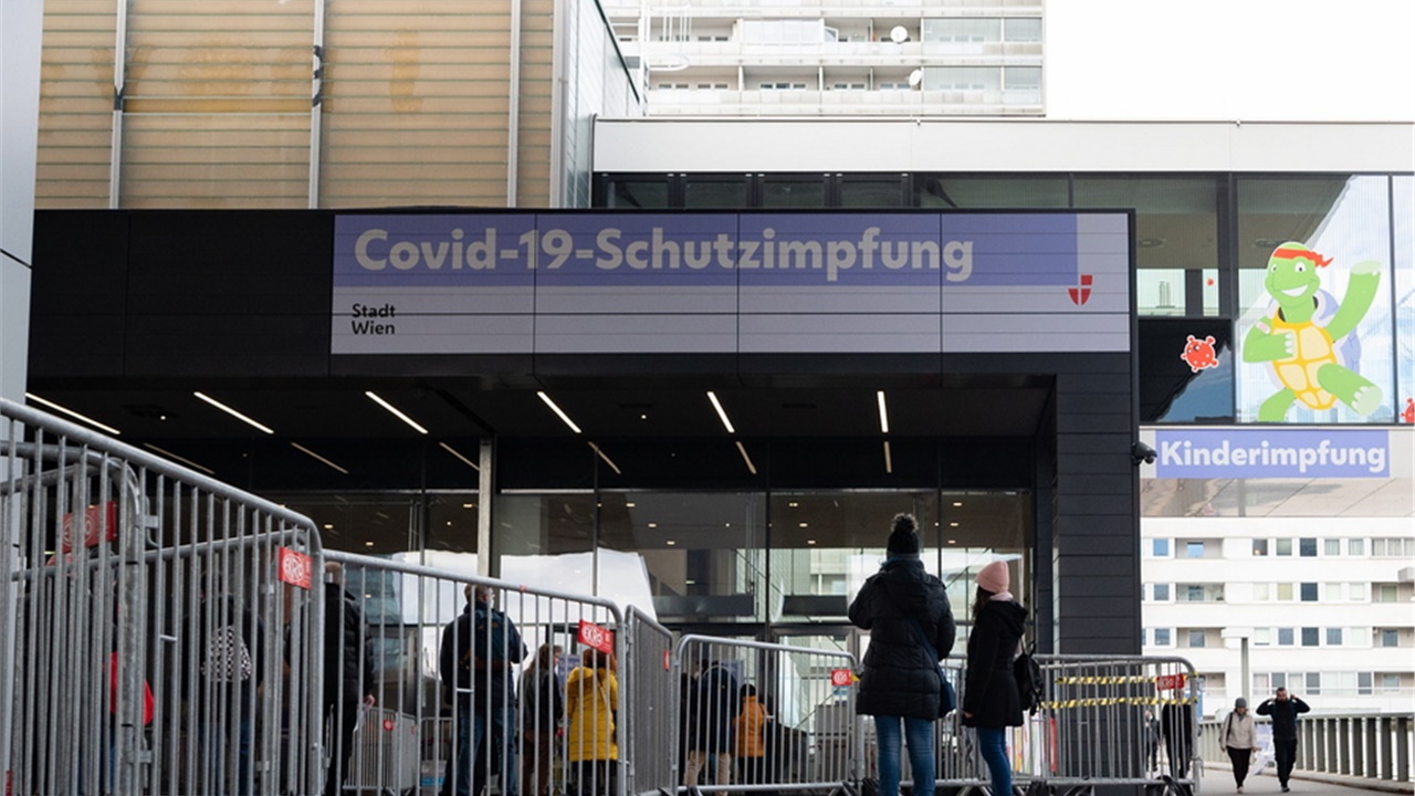 Αυστρία: Σε εφαρμογή από αύριο ο νόμος για τον υποχρεωτικό εμβολιασμό