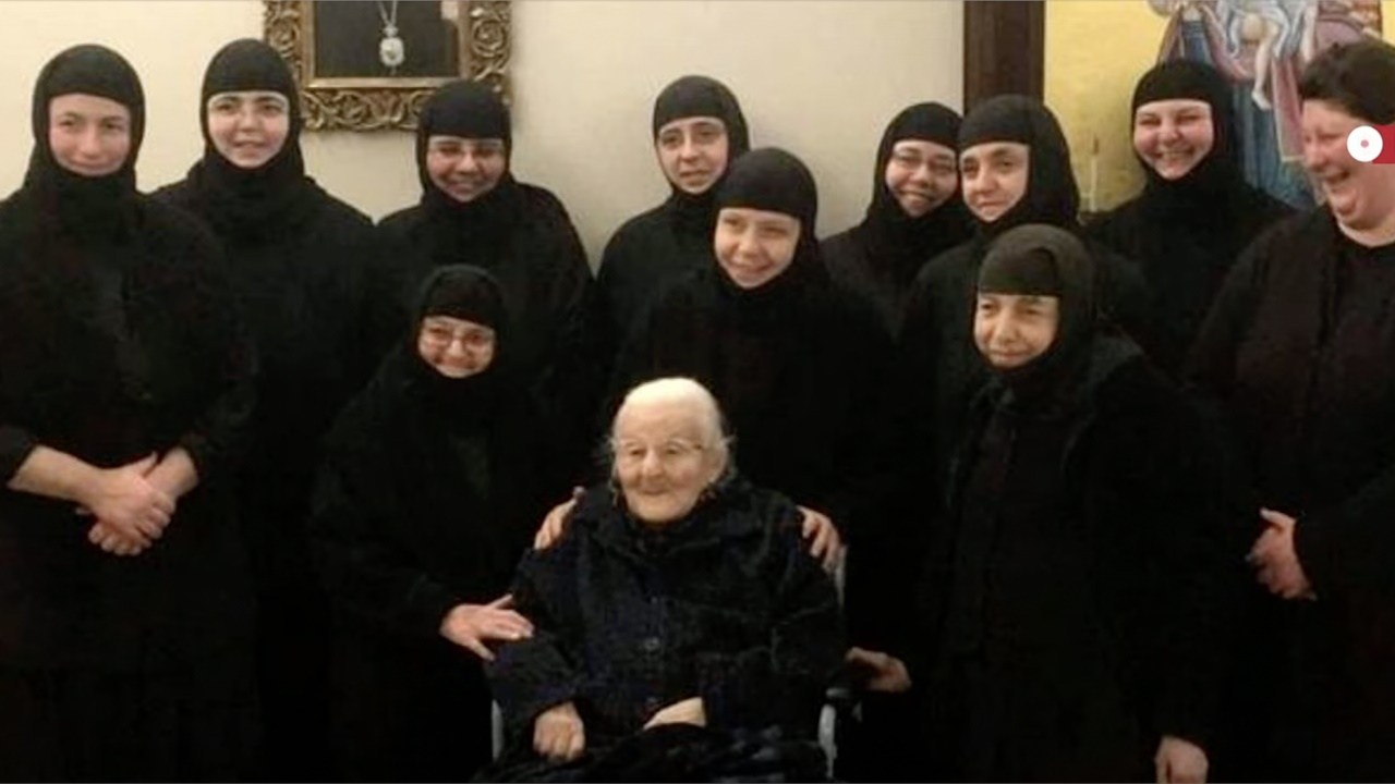 Βίντεο: Έγινε καλόγρια στα 100 της χρόνια!